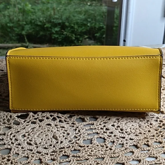 2 Elizabeth Arden Cosmetic Bags - Picture 5 of 9